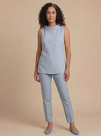 Women’s Elegant Sleeveless Top with Roll Collar