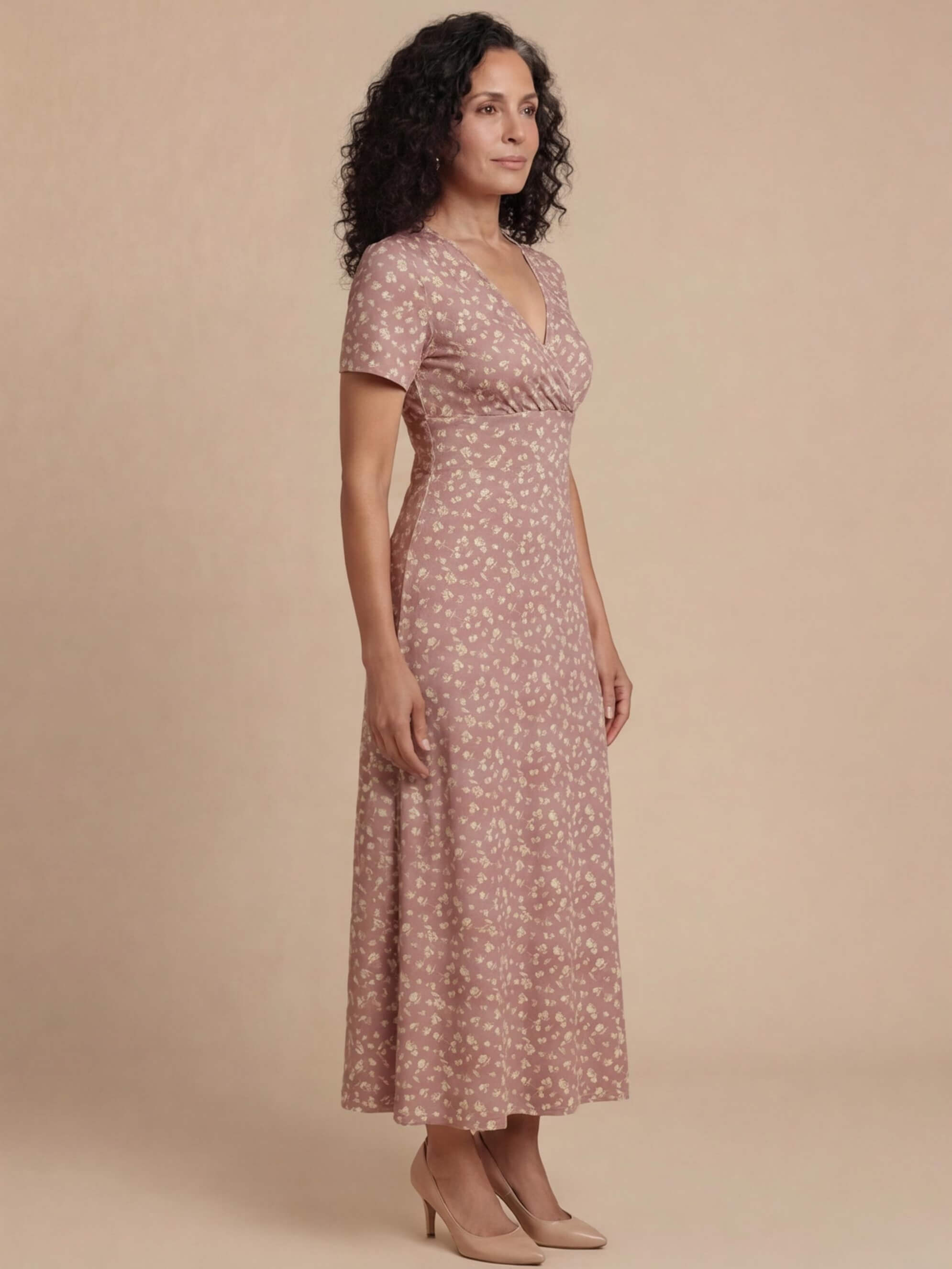 Elegant Women’s Floral V-Neck Dress – Smocked Bodice & High-Stretch Comfort