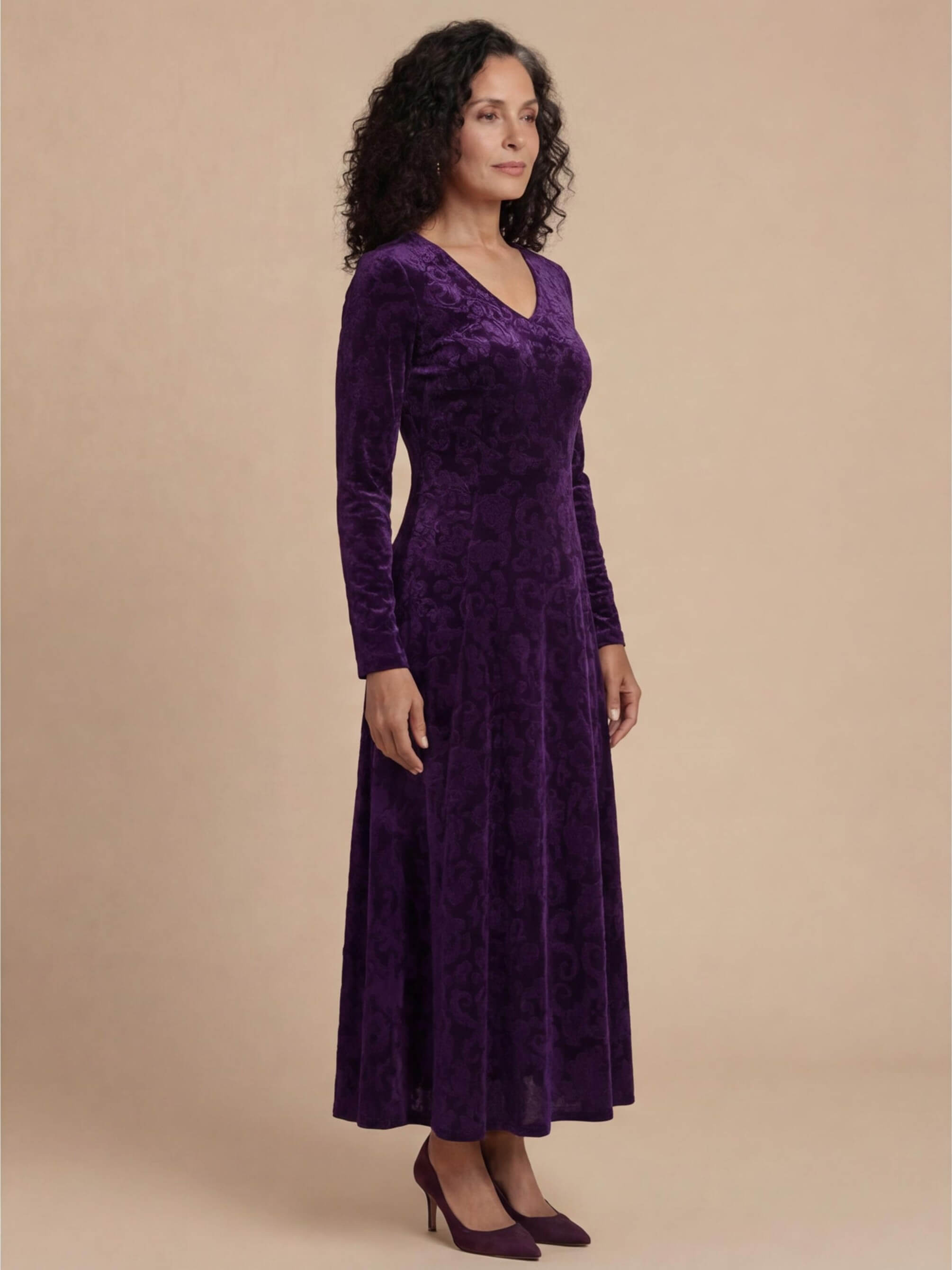 Elegant Women’s V-Neck Maxi Dress – Textured Floral Pattern & High-Stretch Comfort