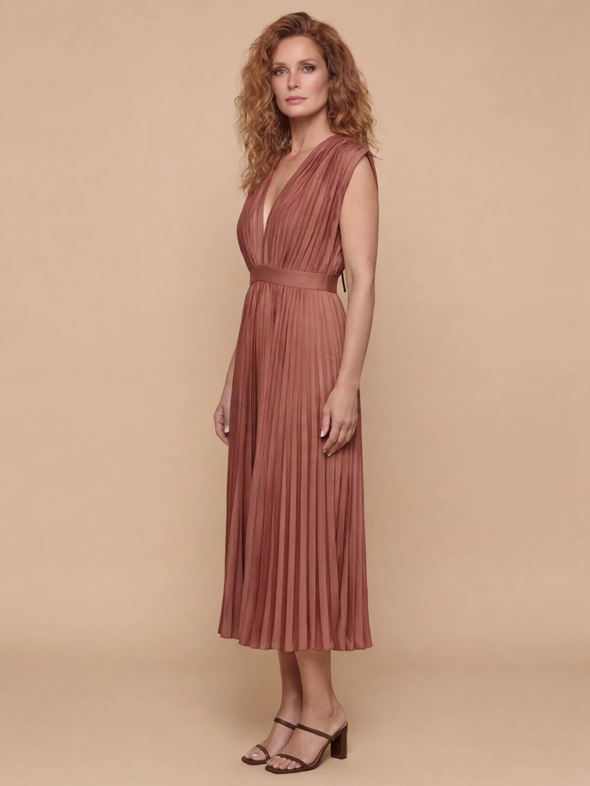 Women’s Pleated Maxi Dress – Elegant Flow & Timeless Grace