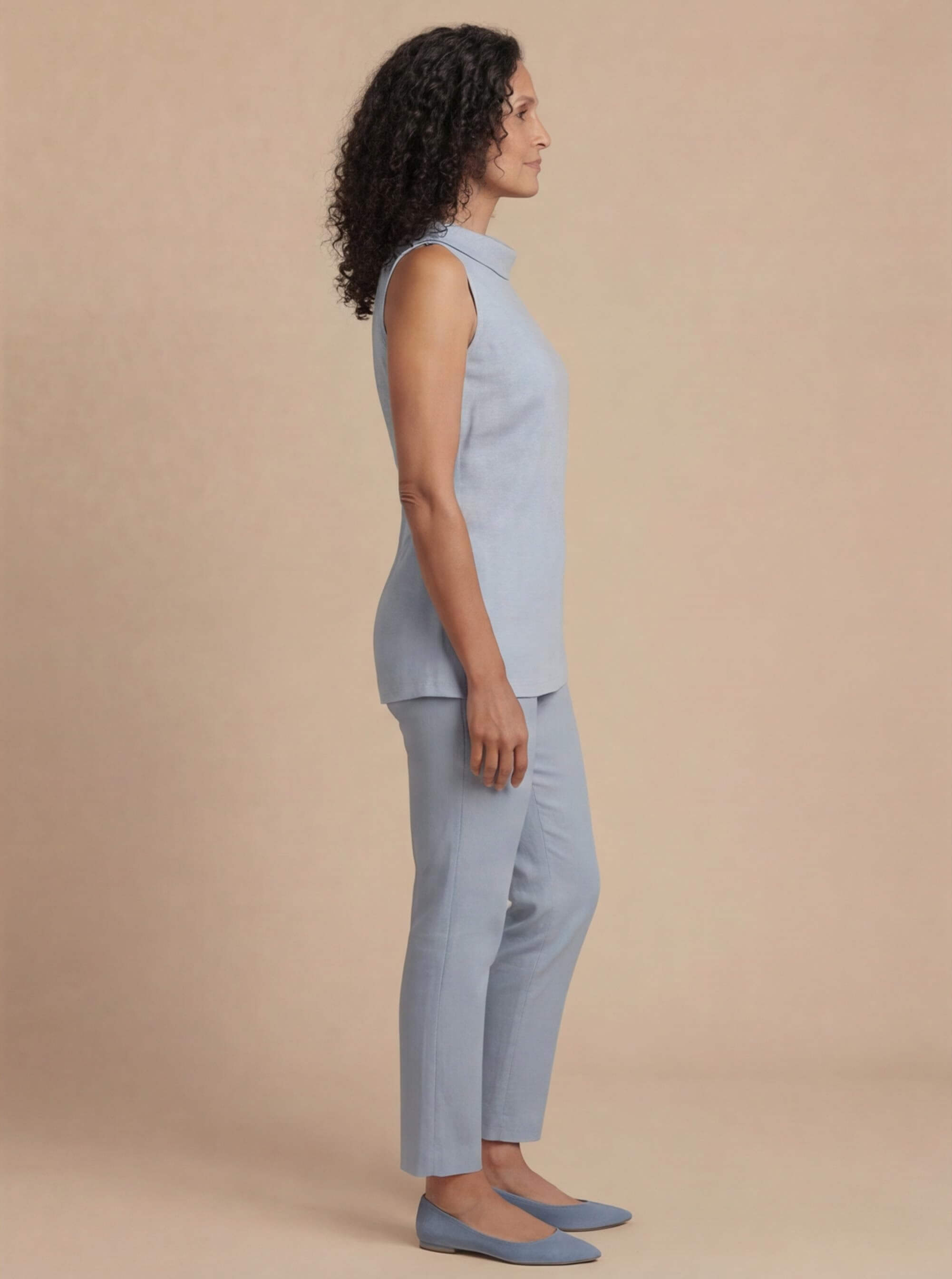 Women’s Elegant Sleeveless Top with Roll Collar