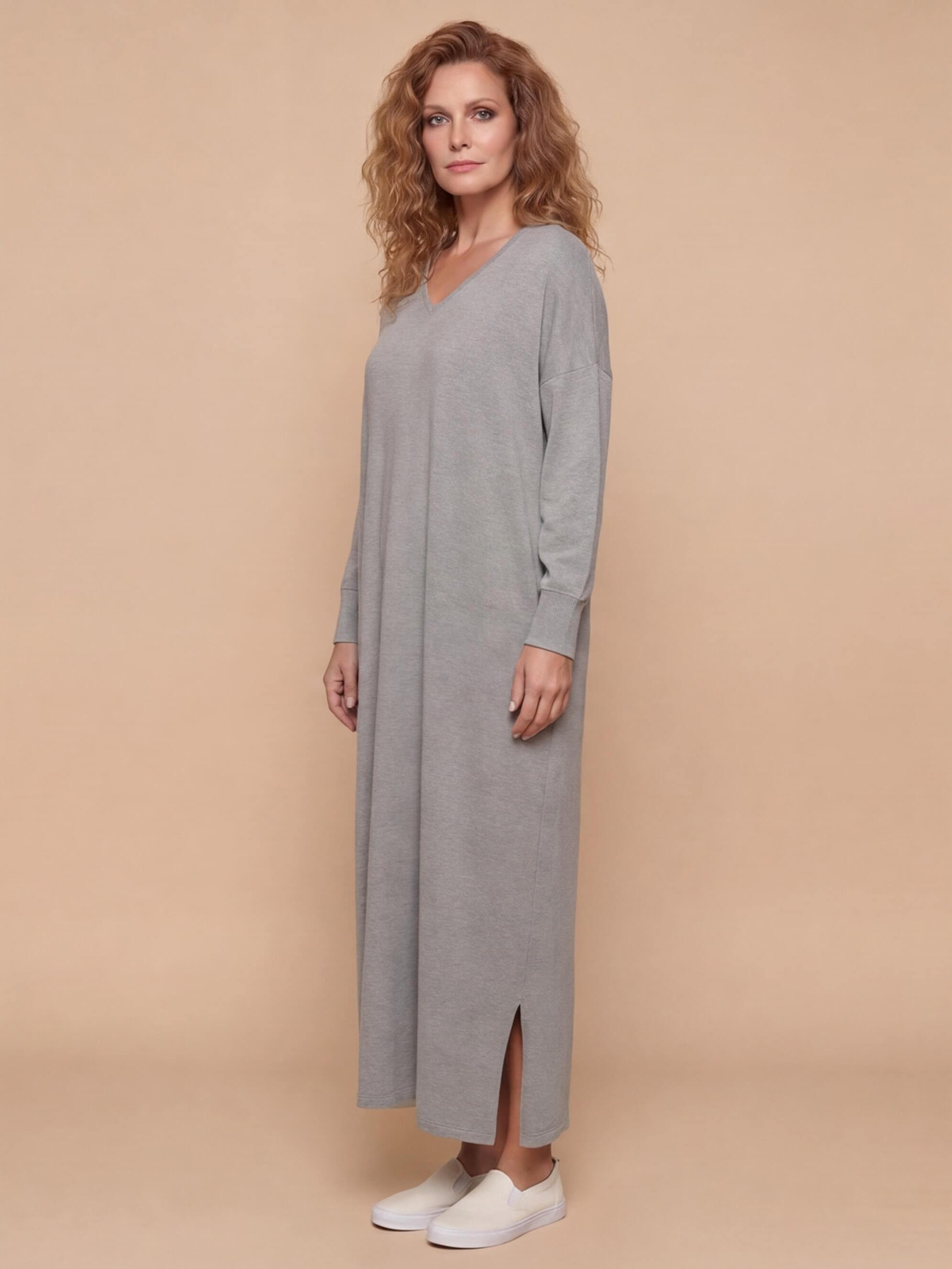 Women’s Minimalist Maxi Dress – Relaxed Fit with V-Neck