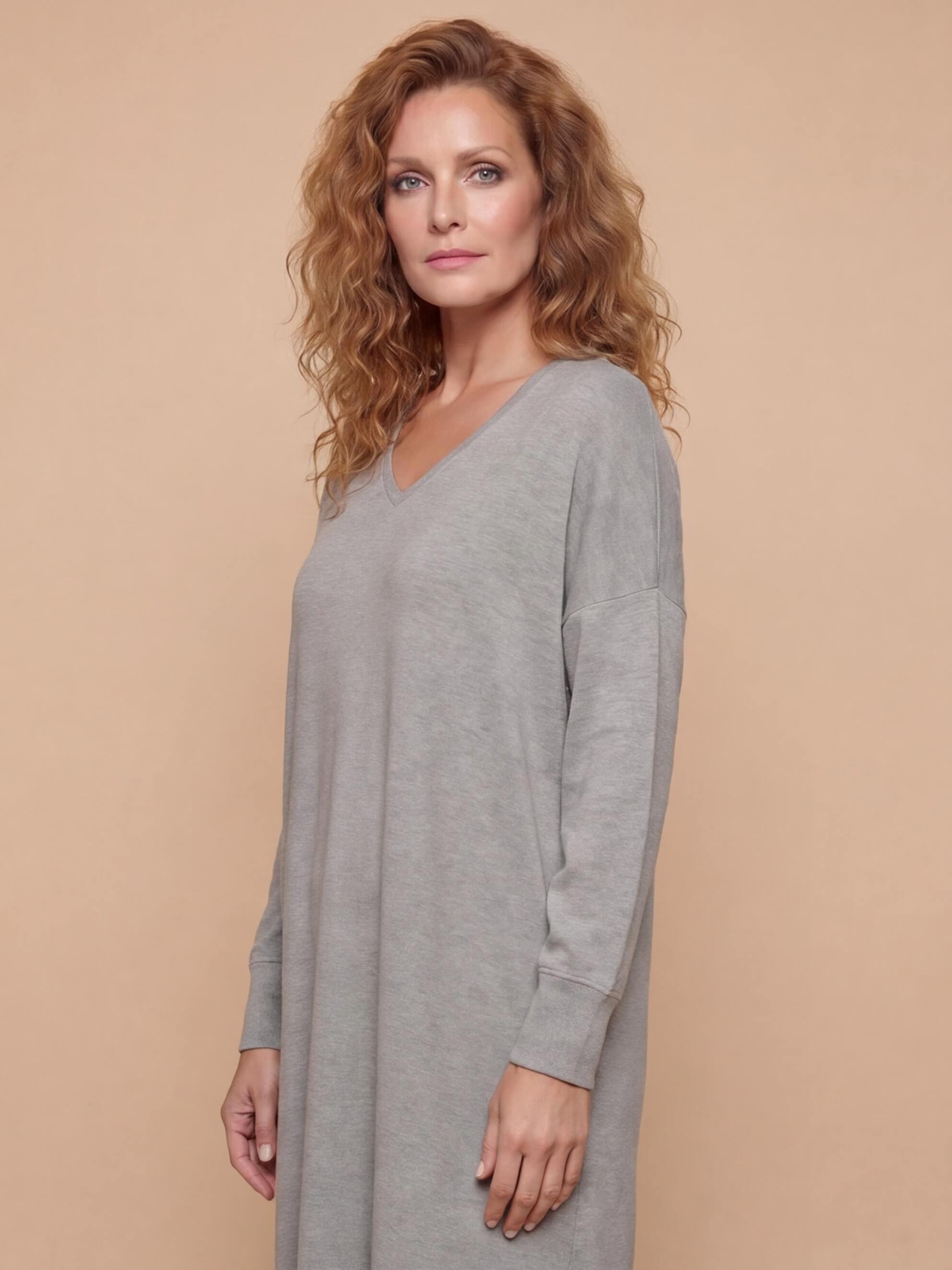 Women’s Minimalist Maxi Dress – Relaxed Fit with V-Neck