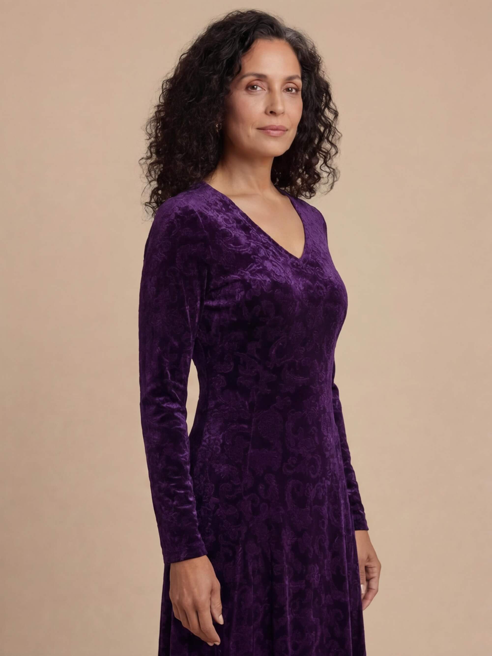 Elegant Women’s V-Neck Maxi Dress – Textured Floral Pattern & High-Stretch Comfort