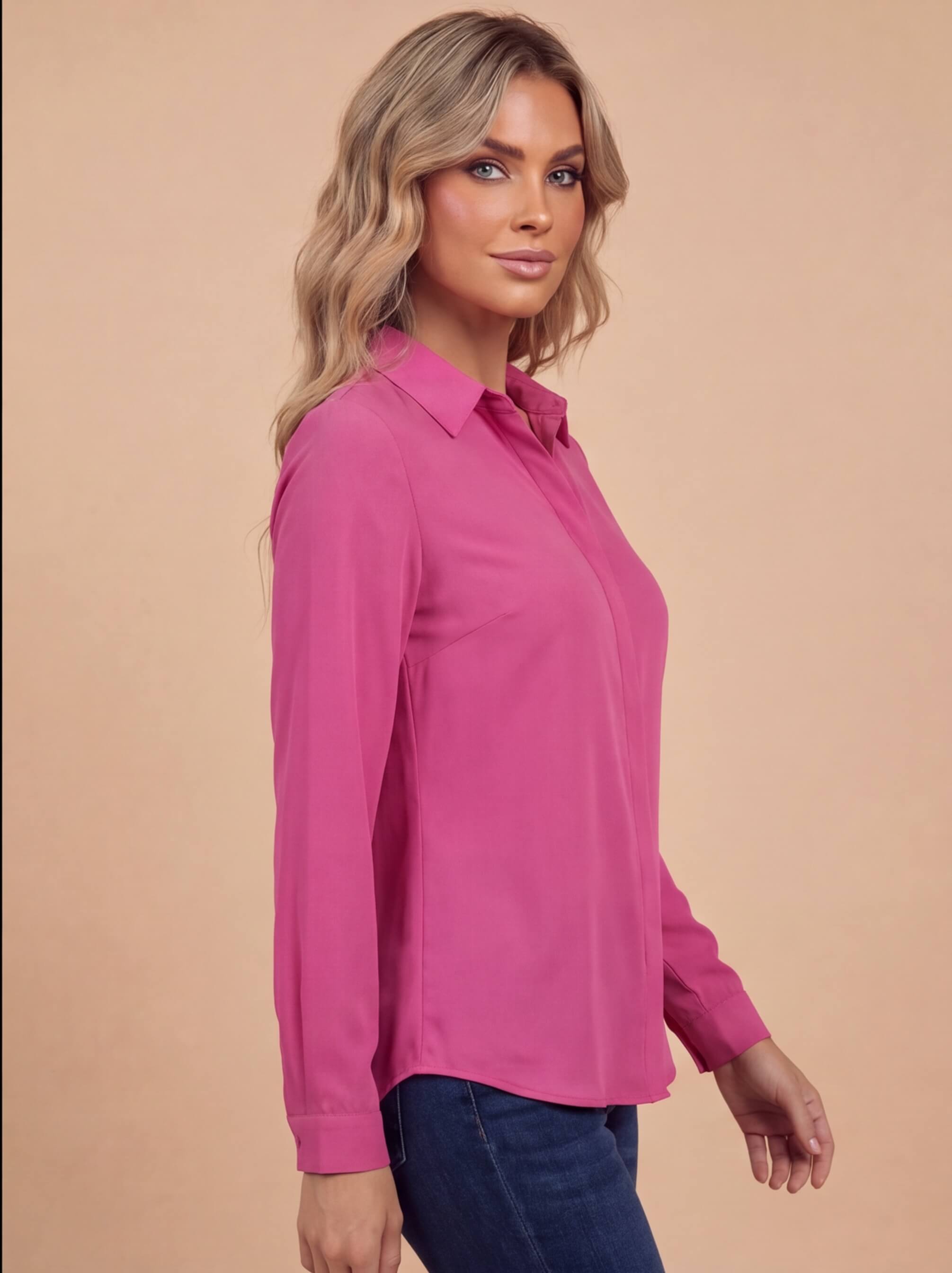Elegant women's blouse with a classic collar