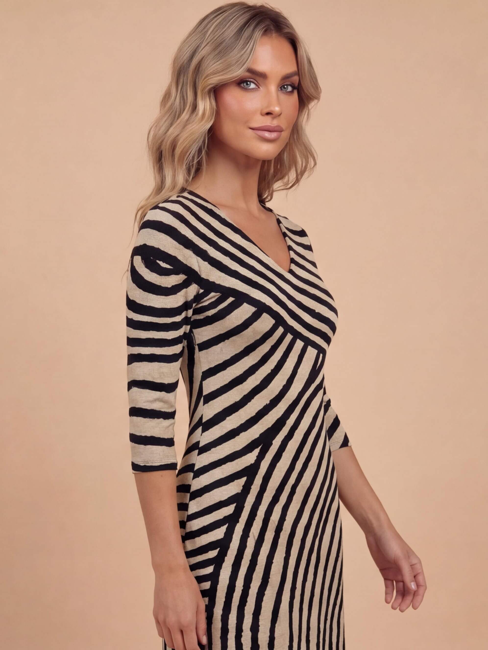 Women’s Comfortable Maxi Dress – V-Neck & Flowing Silhouette