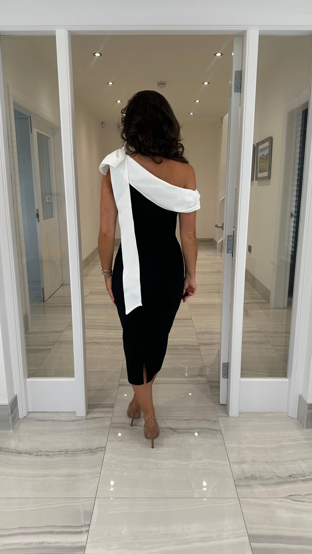 Adele Bow Shoulder Bandage Dress – Monochrome