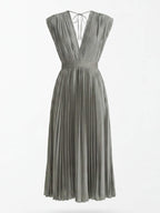 Women’s Pleated Maxi Dress – Elegant Flow & Timeless Grace