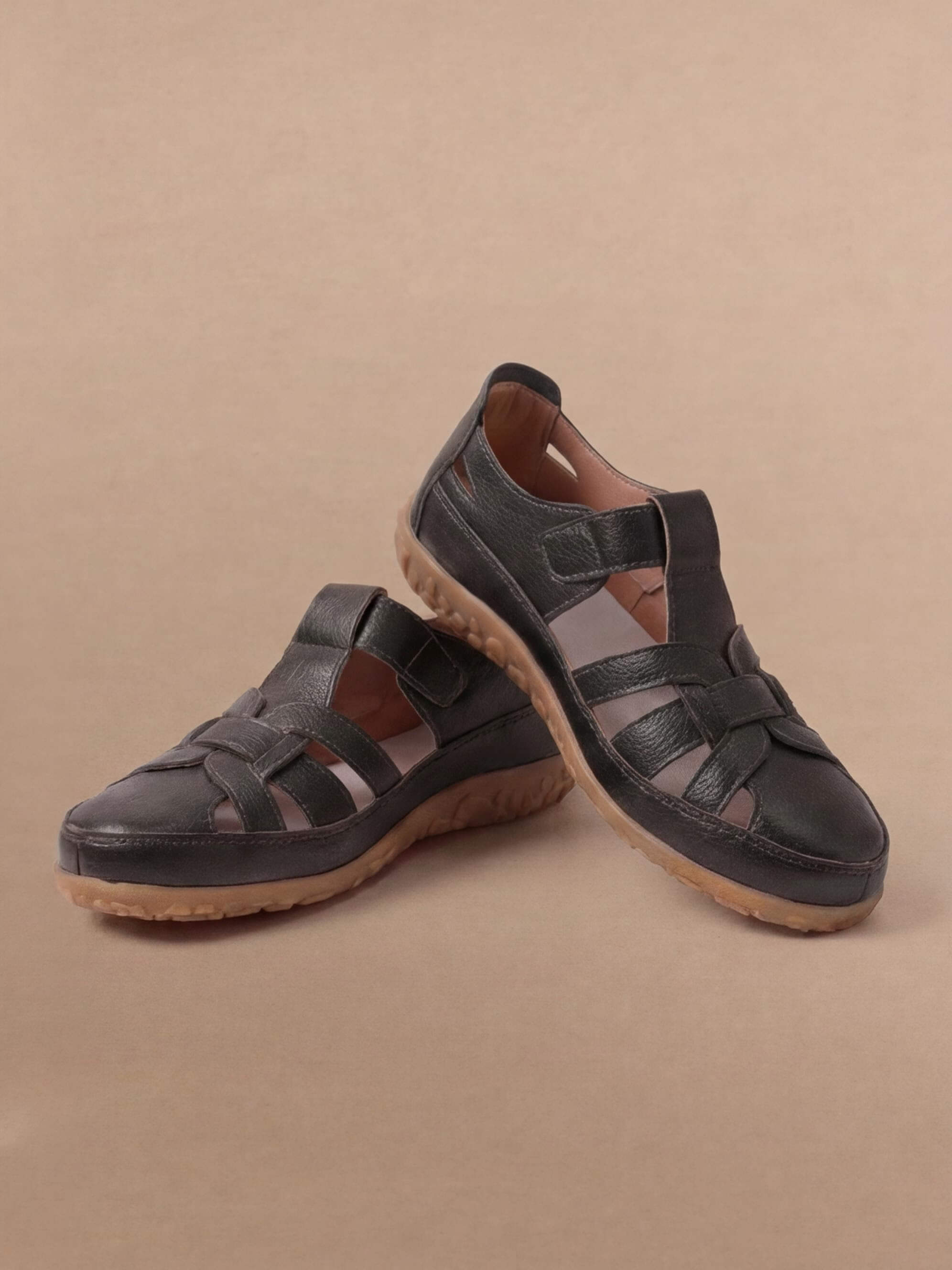 Women's closed-toe sandals – Comfortable sandals with adjustable straps