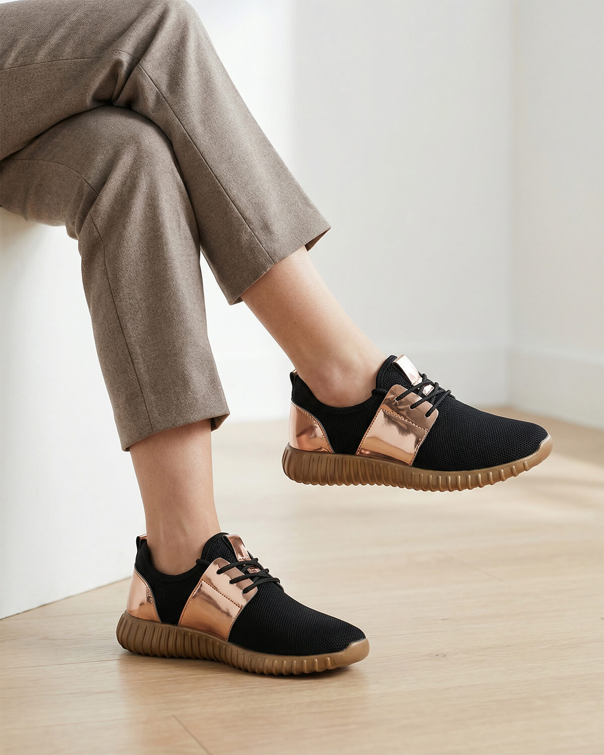 Women’s Slip-On Fashion Sneakers- Elastic Lace