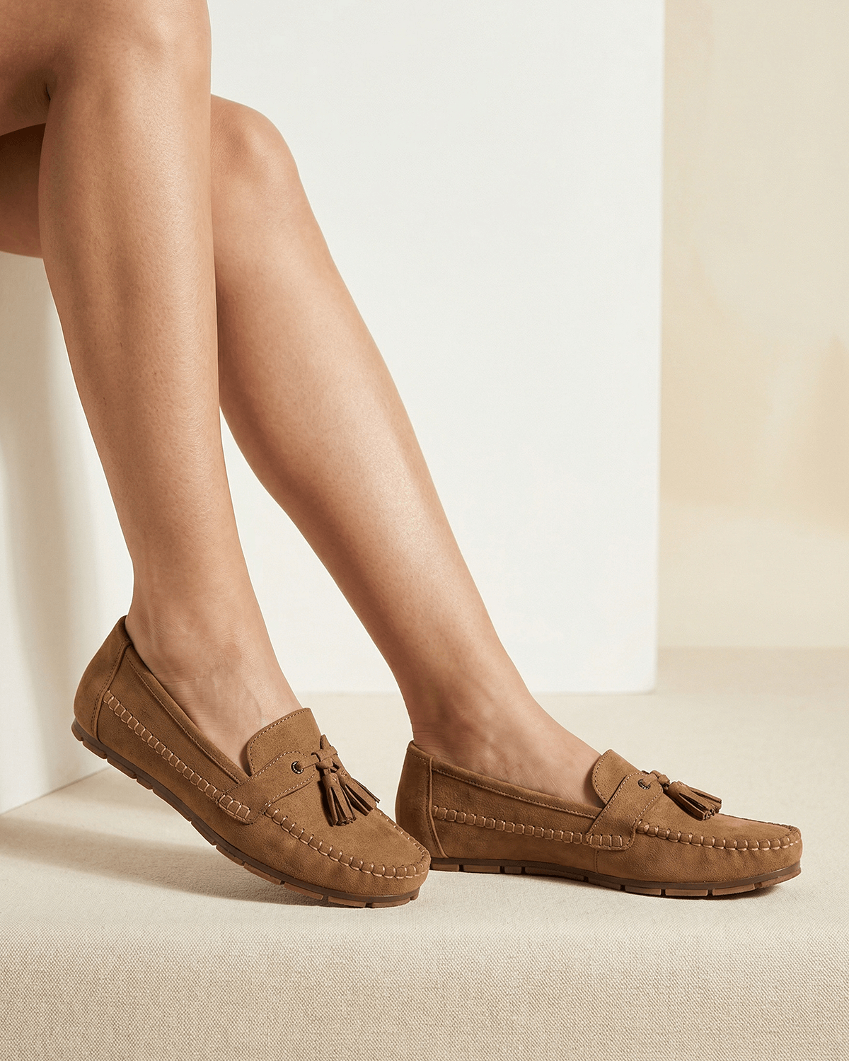 Women’s Stitched Apron Seam Bow-Detail Loafers