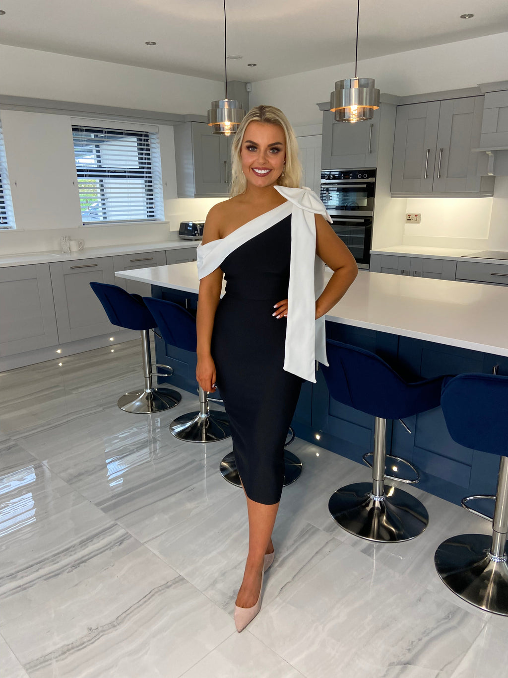 Adele Bow Shoulder Bandage Dress – Monochrome