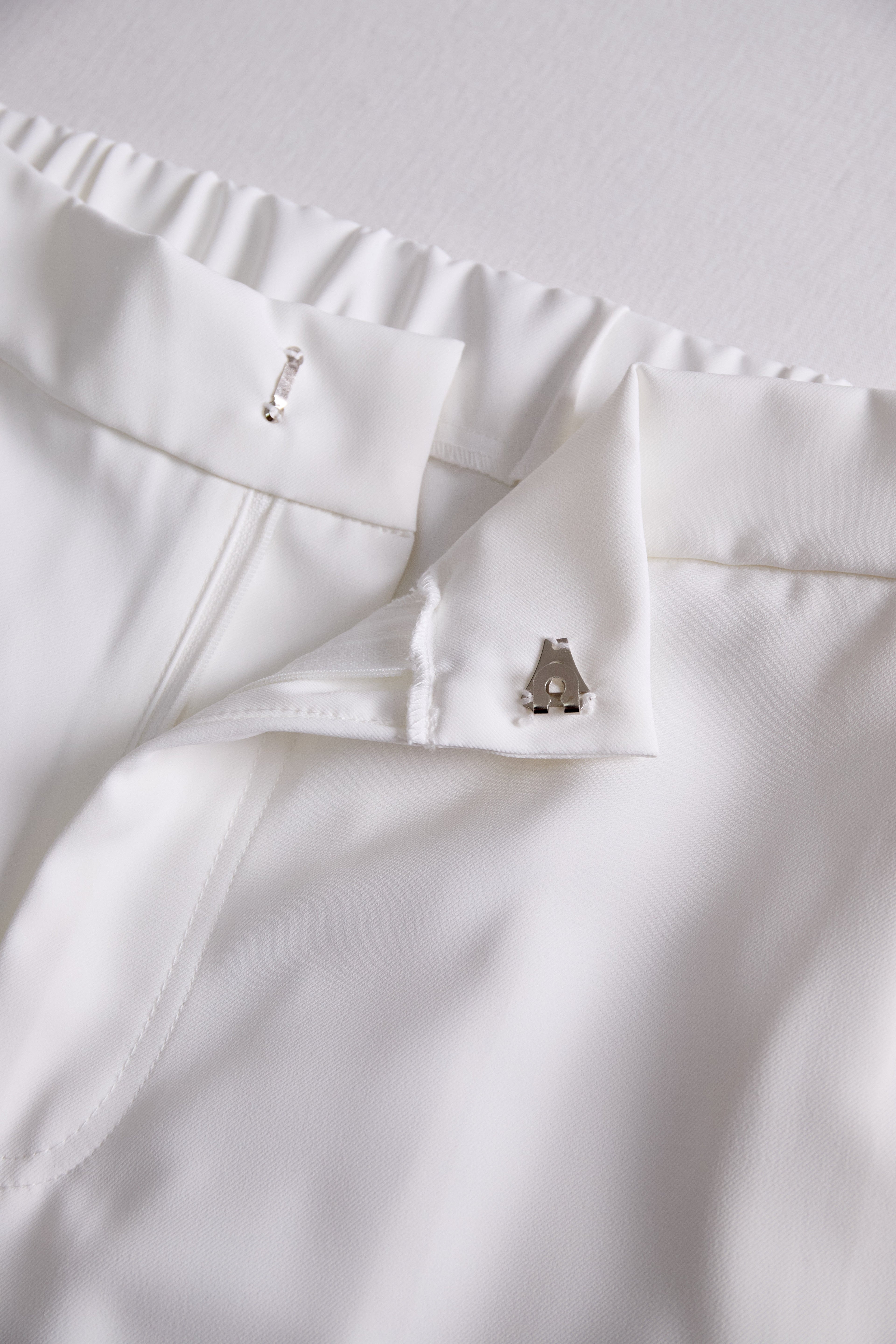 Women’s White High-Waisted Wide-Leg Trousers – Timeless Elegance