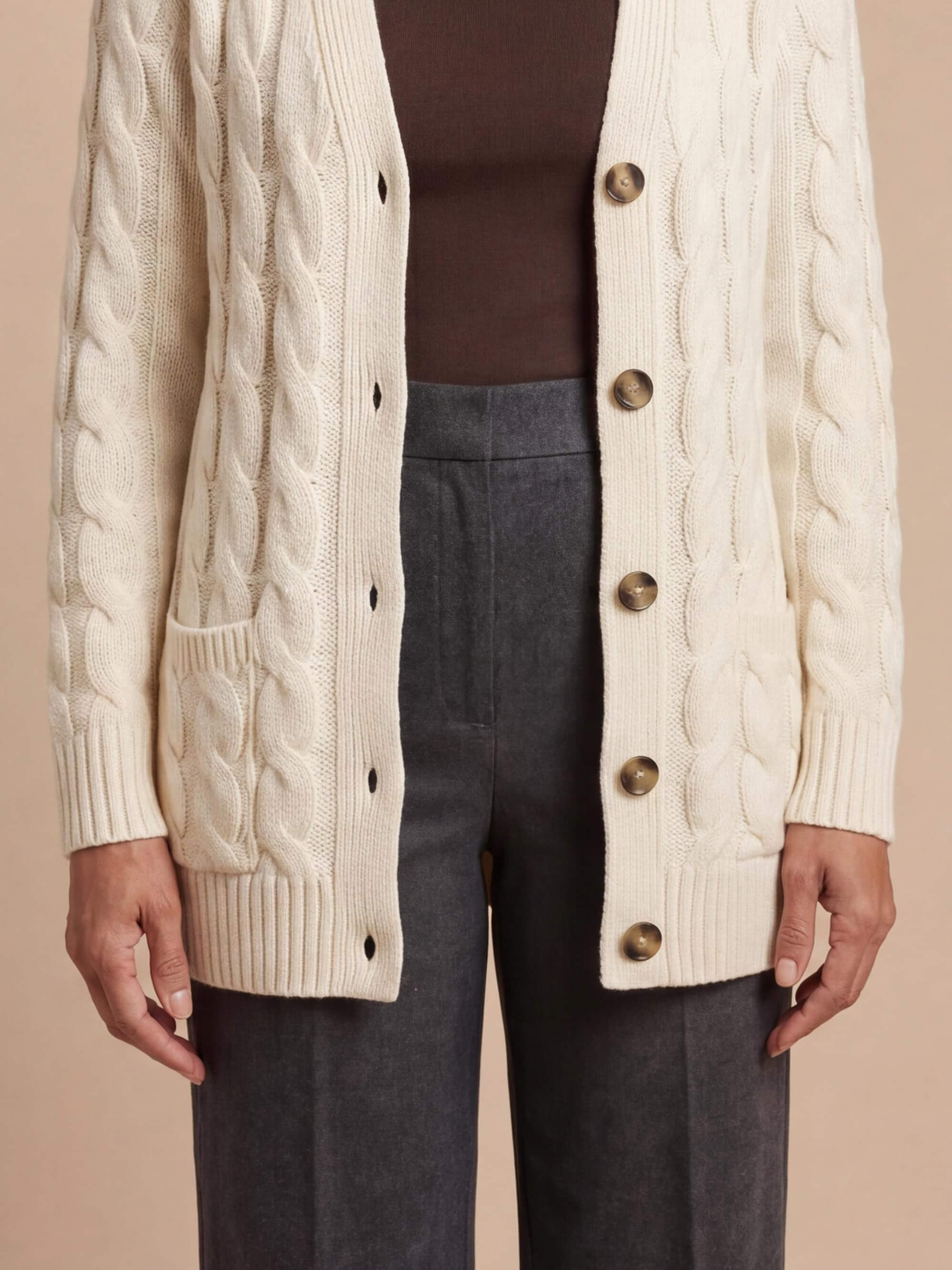Women’s Elegant Textured Knit Cardigan – Soft V-Neck & Relaxed Spring Comfort